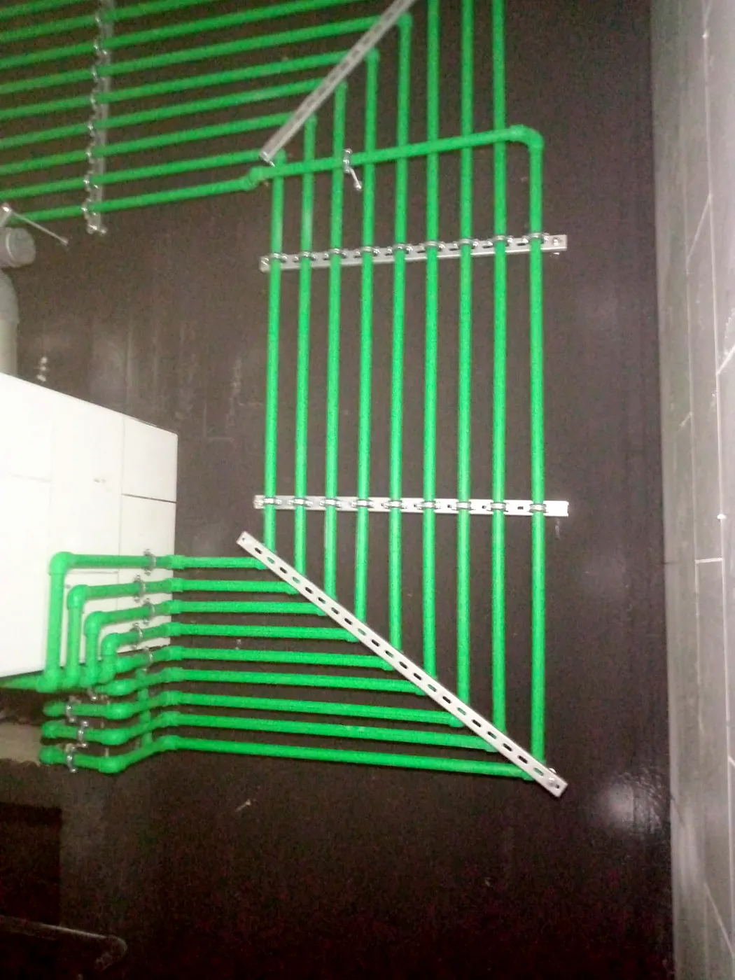 Water supply pipework in a service shaft